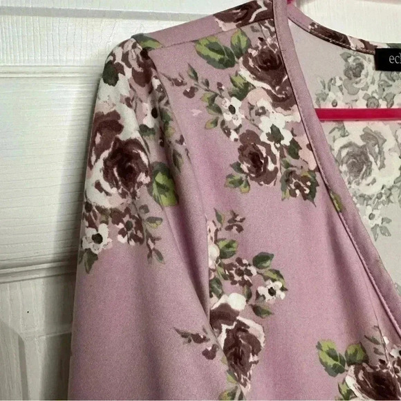 Eclipse Wrap Top  Floral Pink / Mauve Size Medium - Picture 2 of 16